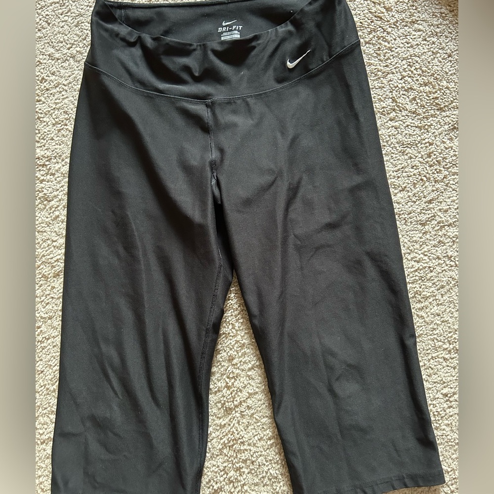 Nike Women's Black Dri-FIT leggings size medium